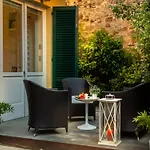 Διαμέρισμα In With Private Garden Λούκα
