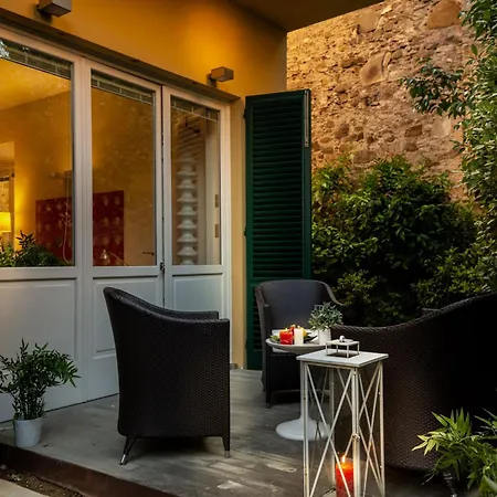 Contemporary With Garden In Lucca
