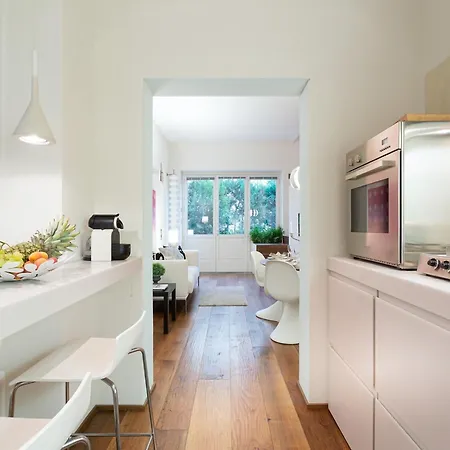 Contemporary With Garden In Lägenhet