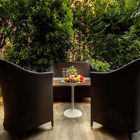 Contemporary With Garden In Lägenhet *