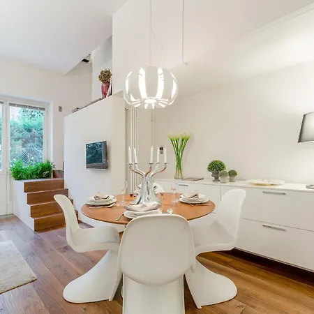 Contemporary With Garden In Lägenhet *
