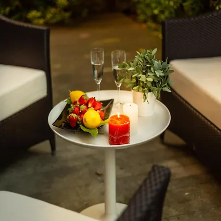 Contemporary With Garden In * Lucca