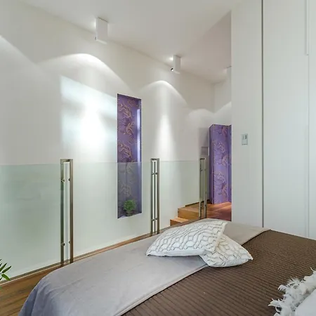 Lägenhet Contemporary With Garden In *